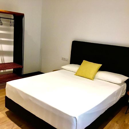 Loft De Diseno Con Balcon Apartment Figueres  Bagian luar foto