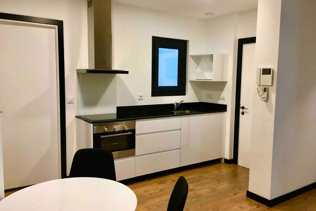 Loft De Diseno Con Balcon Apartment Figueres  Bagian luar foto