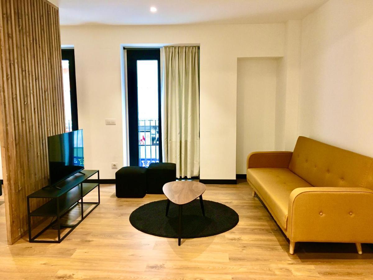 Loft De Diseno Con Balcon Apartment Figueres  Bagian luar foto